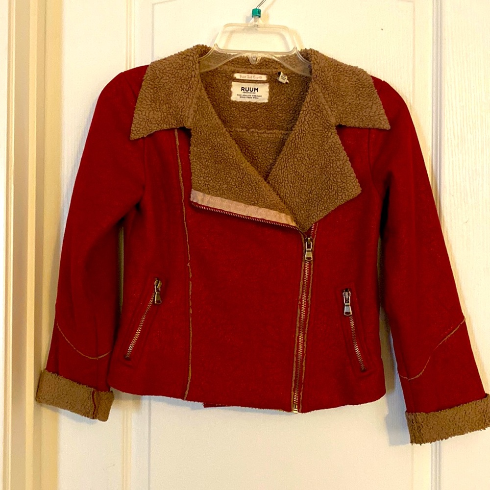 Cool suede like jacket with fleece inside